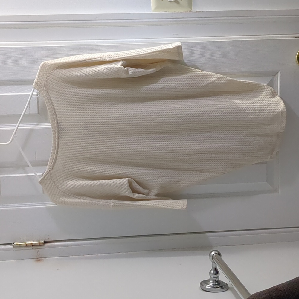 NWT Express V-neck Cream Color Knit Top, Size Small - Picture 3 of 3
